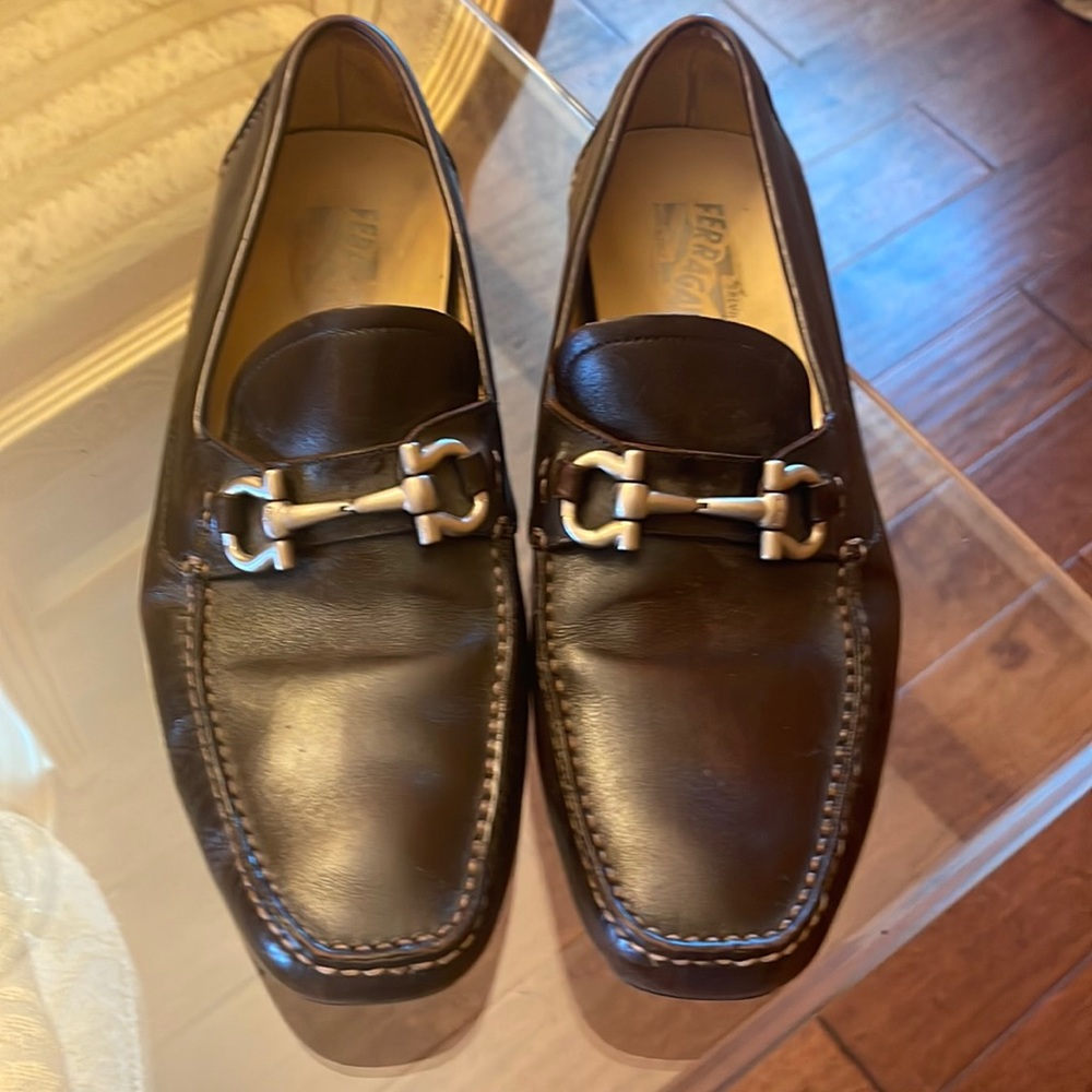 Like new 9.5 ferragamo loafers
